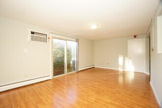 109 English Village Rd in Manchester, NH - Building Photo - Building Photo