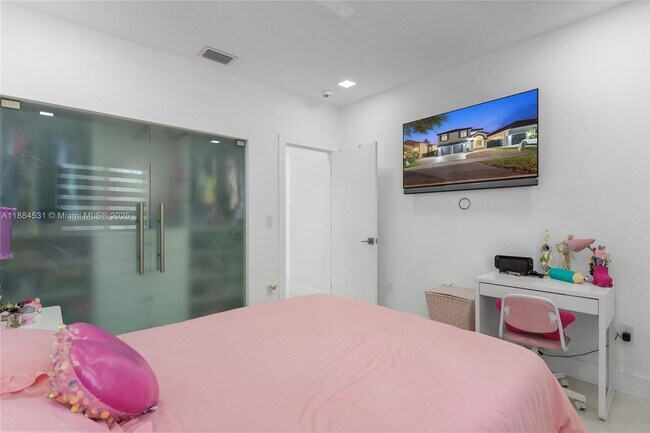 8740 NW 153rd Terrace in Miami Lakes, FL - Building Photo - Building Photo