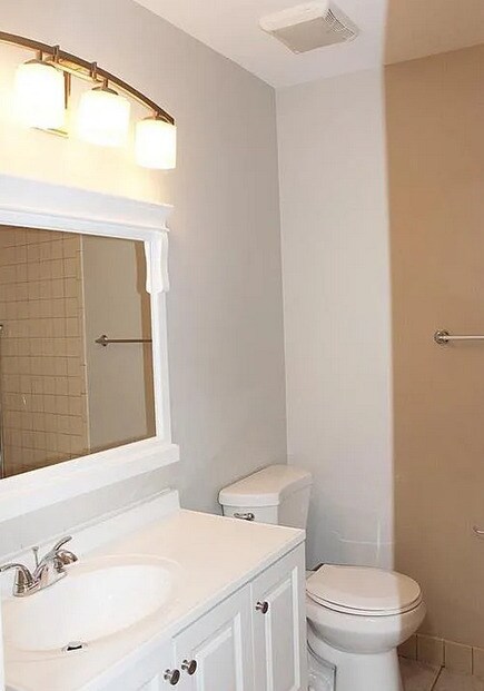 1512 Green Hollow Dr in Iselin, NJ - Building Photo