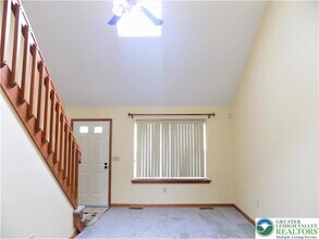2733 Victoria Ln in Easton, PA - Foto de edificio - Building Photo