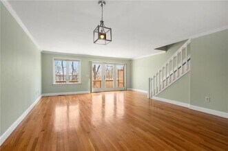 876 Bullocks Point Ave in East Providence, RI - Building Photo - Building Photo
