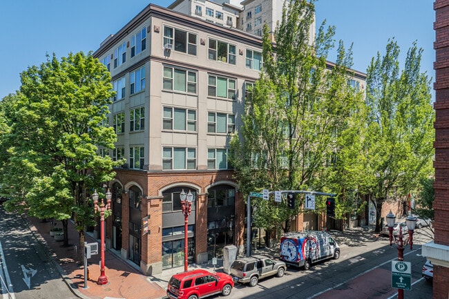 Fifth Avenue Place Apartments in Portland, OR - Building Photo - Building Photo