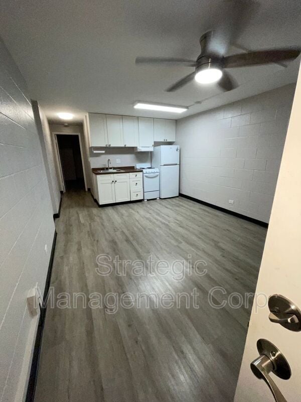 1301 Lusitana St in Honolulu, HI - Building Photo - Building Photo