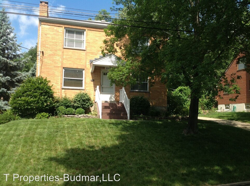1607 Pasadena Ave in Cincinnati, OH - Building Photo
