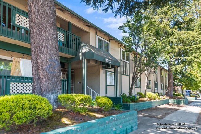 2025 California St in Mountain View, CA - Building Photo - Building Photo
