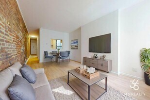 Washington Avenue, Unit 4B in Brooklyn, NY - Building Photo