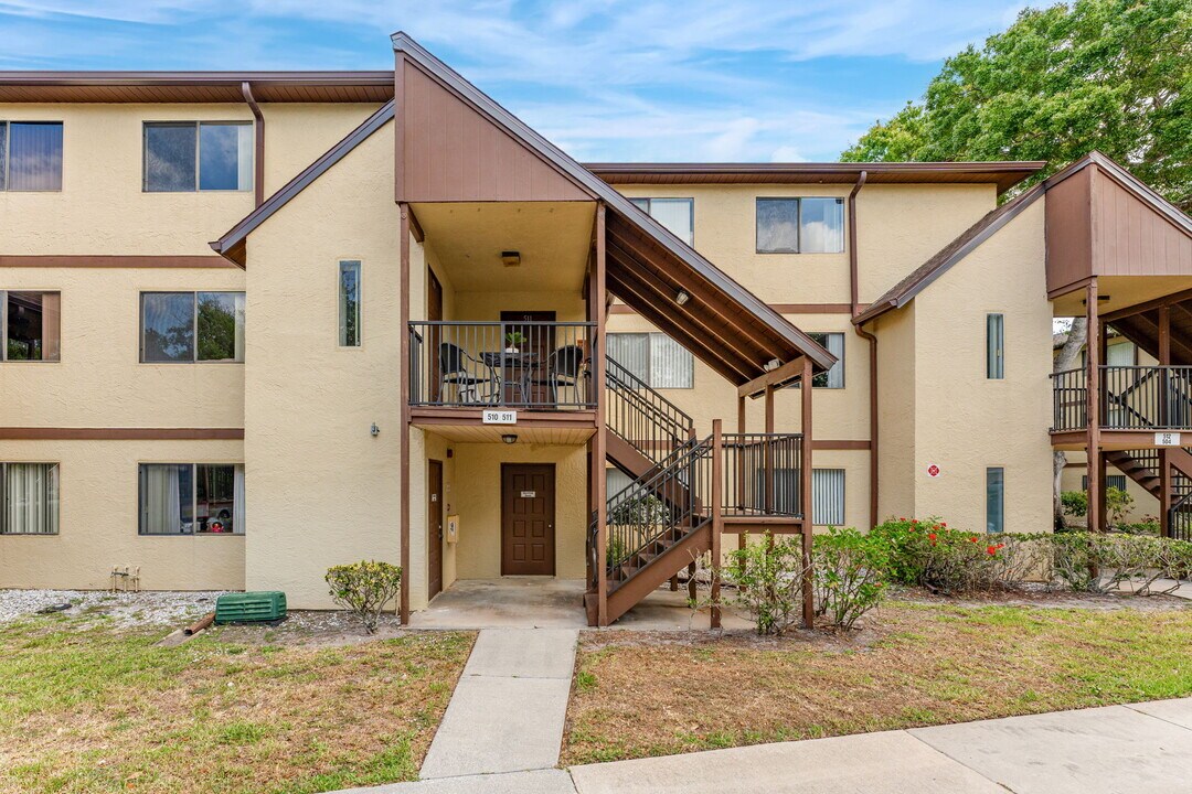 7814 Shadowood Dr in West Melbourne, FL - Building Photo