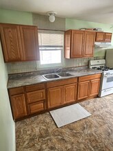 2215 45th Ave NE in Minneapolis, MN - Foto de edificio - Building Photo