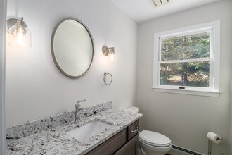 85 Ironworks Hill Rd in Brookfield, CT - Building Photo - Building Photo