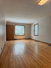206 W 9th St, Unit Upper in Mankato, MN - Foto de edificio - Building Photo