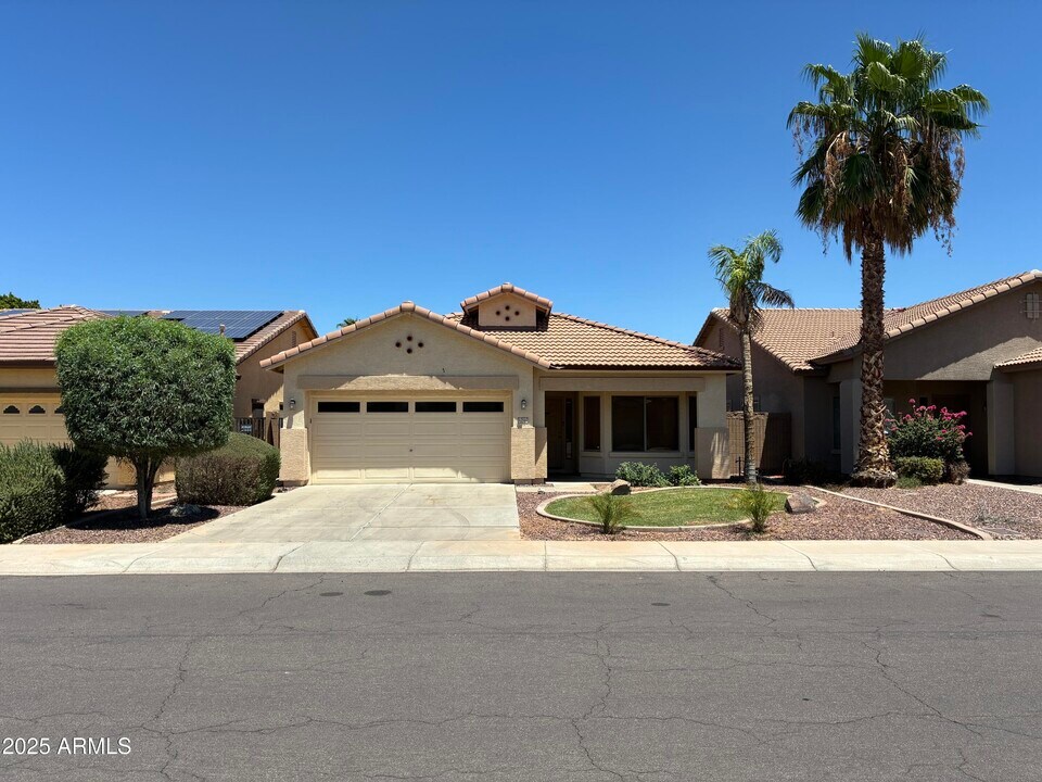 12542 W Honeysuckle St in Litchfield Park, AZ - Building Photo