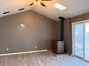 104 W Bennett St in McCausland, IA - Foto de edificio - Building Photo