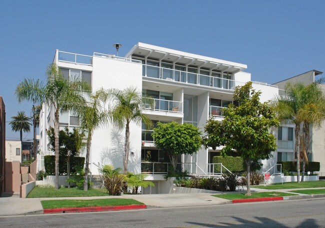 131 N Gale Dr in Beverly Hills, CA - Foto de edificio - Building Photo