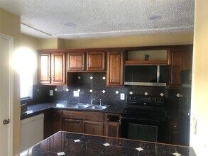 9308 Westwood Village Dr in Houston, TX - Building Photo - Building Photo