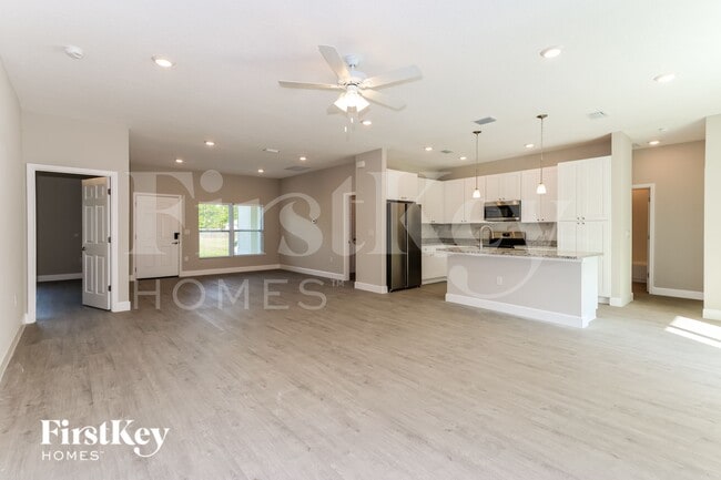 546 Warwick St SE in Palm Bay, FL - Foto de edificio - Building Photo