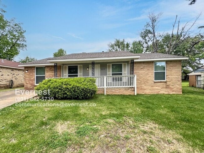 property at 3210 Briarwood Dr