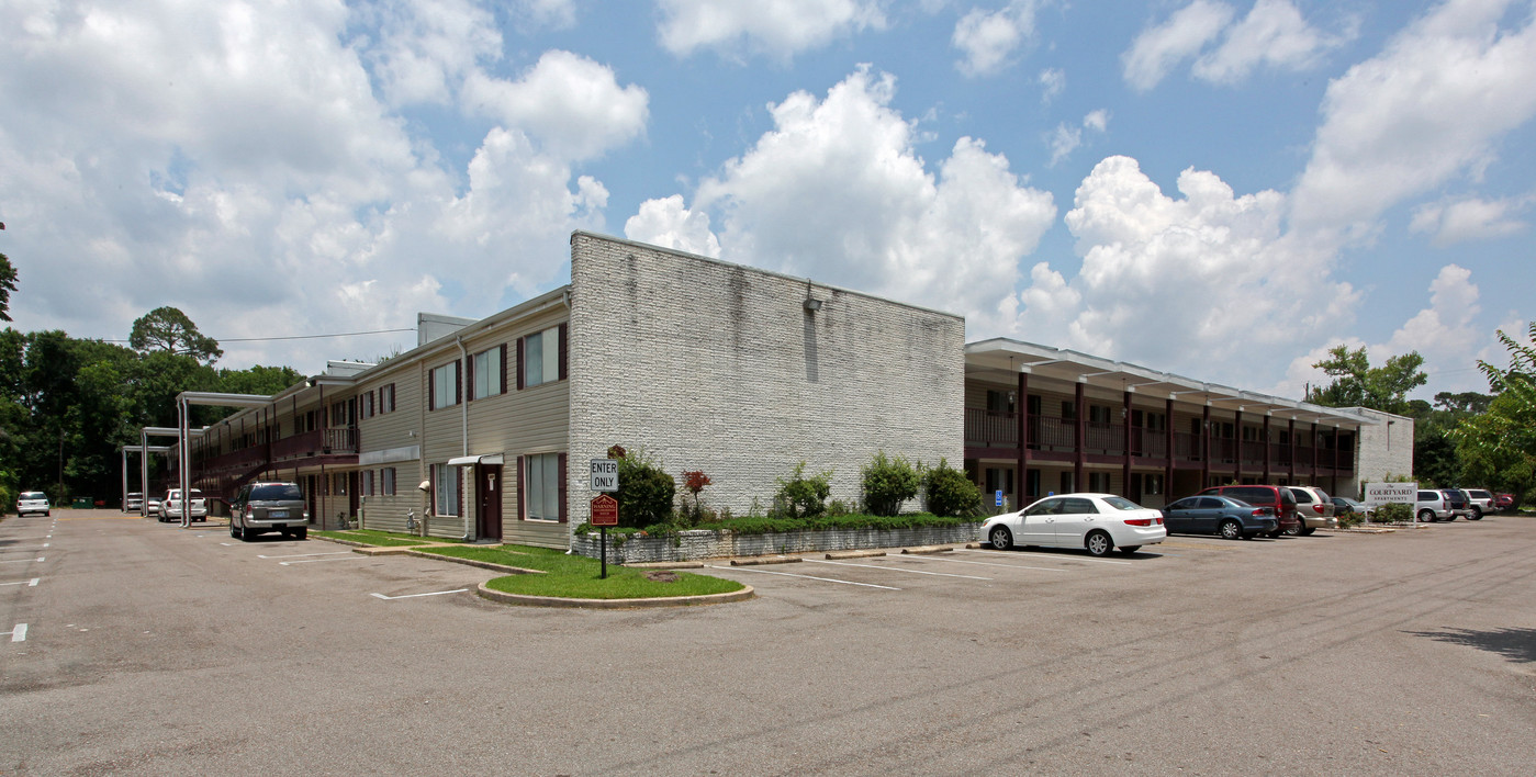 Courtyard Apartments in Mobile, AL - Building Photo