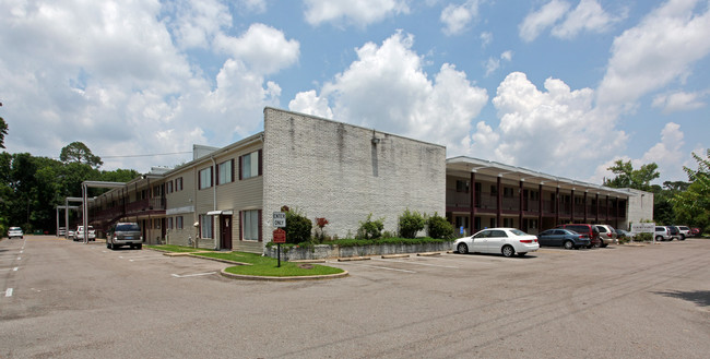 Courtyard Apartments