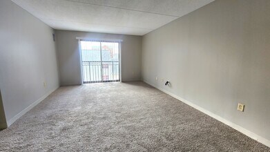66 Beach Point Pl, Unit 402 in Boston, MA - Building Photo - Building Photo