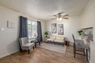 Kenilworth Ridge... A Hidden Jewel! in Baton Rouge, LA - Foto de edificio - Interior Photo