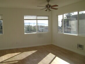 206 28th St, Unit 1 in Hermosa Beach, CA - Building Photo - Building Photo