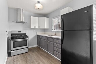 539 E 11th Street in Long Beach, CA - Foto de edificio - Interior Photo