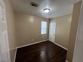 465 Norwood St in East Orange, NJ - Building Photo - Building Photo