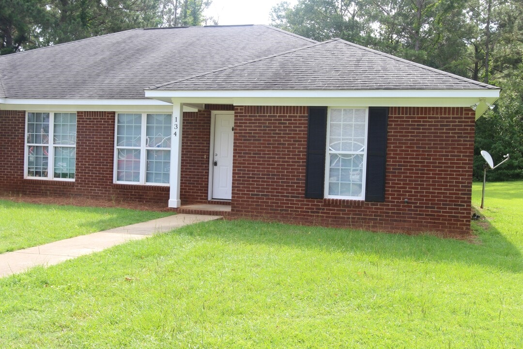 134 Westcott Ln in Albany, GA - Building Photo