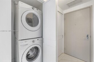 488 NE 18th St, Unit 55 in Miami, FL - Foto de edificio - Building Photo