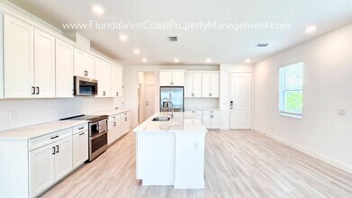 274 Via Anina Dr in Sarasota, FL - Building Photo - Building Photo