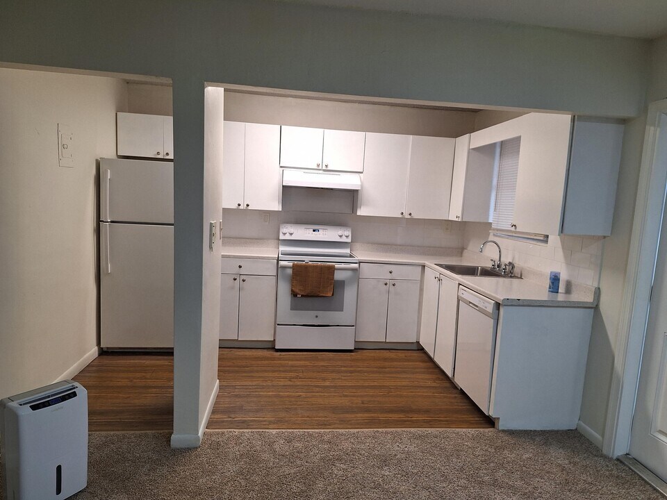 493 NW 43rd St-Unit -1 in Oakland Park, FL - Building Photo