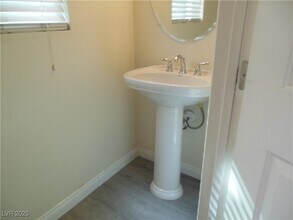 6386 Jackson Spring Rd in Las Vegas, NV - Building Photo - Building Photo