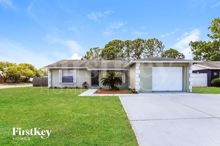 7100 Sandalwood Dr in Port Richey, FL - Building Photo