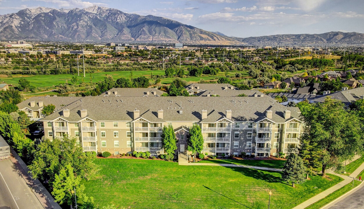 River Oaks in West Jordan, UT - Foto de edificio