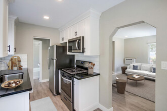 THE POINTE - JUST RENOVATED! Luxurious Com... in La Mesa, CA - Foto de edificio - Building Photo