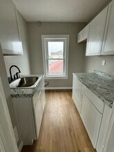 21 Barrett St, Unit 3 in Fall River, MA - Foto de edificio - Building Photo
