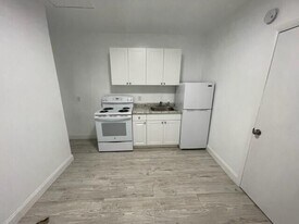 3890 Lakewood Rd in Palm Springs, FL - Building Photo