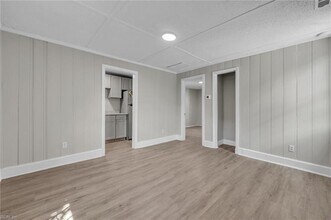 3945 Omohundro Ave, Unit Apartment C in Norfolk, VA - Foto de edificio - Building Photo