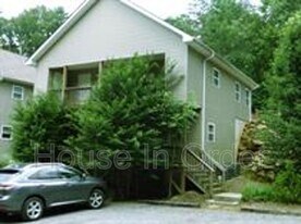 15 Howards Row Pl in Asheville, NC - Building Photo