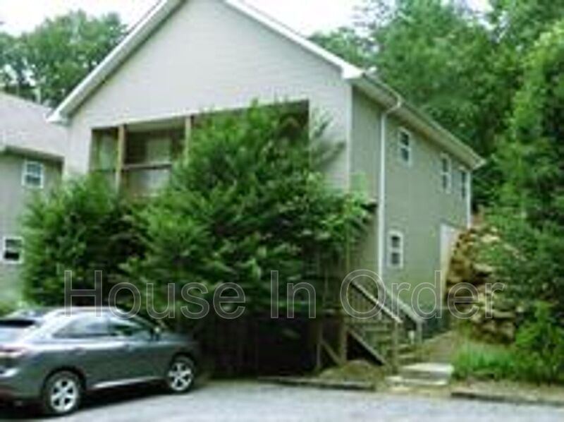 15 Howards Row Pl in Asheville, NC - Building Photo