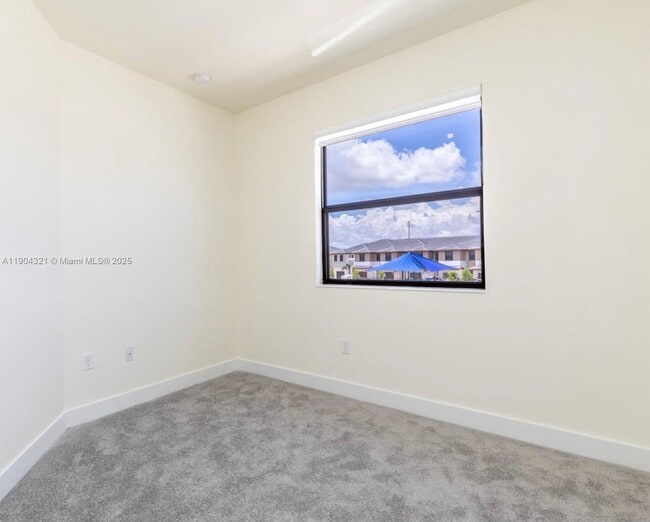 15861 NW 90th Ct in Miami Lakes, FL - Building Photo - Building Photo