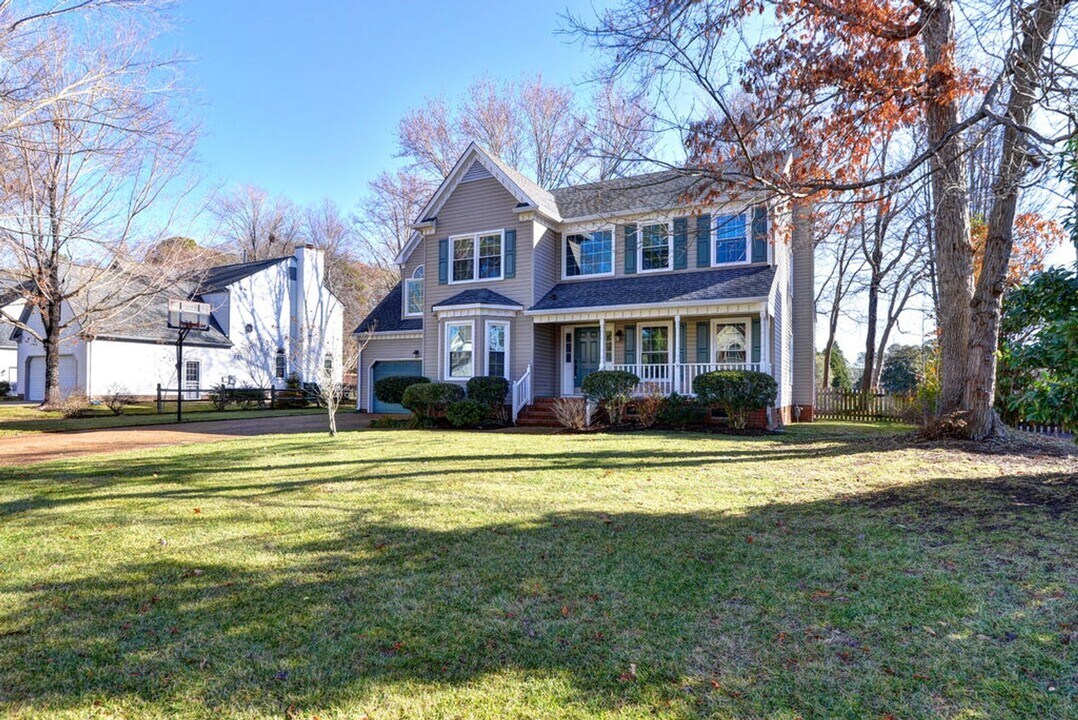 106 Sir John Way in Seaford, VA - Building Photo