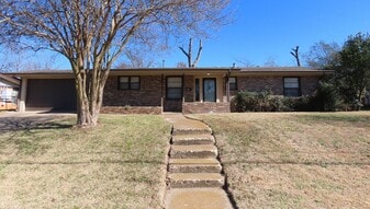 2210 Pine Crest Dr in Tyler, TX - Building Photo