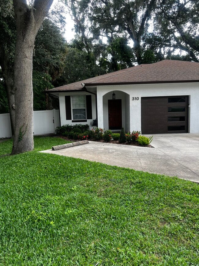 312 Poinsetta Dr