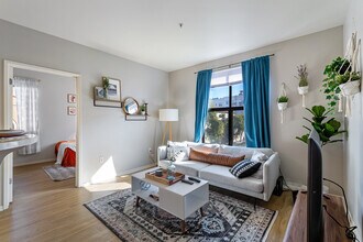 K Street Flats in Berkeley, CA - Foto de edificio - Building Photo
