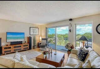 2295 Gulf of Mexico Dr in Longboat Key, FL - Building Photo - Building Photo