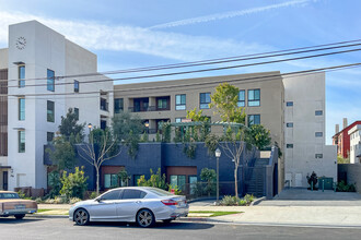 722 W Beach Ave in Inglewood, CA - Building Photo - Building Photo