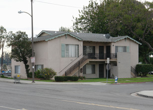 Villa Verde Apartments in Garden Grove, CA - Building Photo - Building Photo