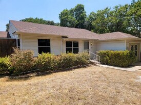 1232 Glenwood Dr in Irving, TX - Building Photo