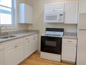 64 Linden Ave in Somerville, MA - Foto de edificio - Building Photo